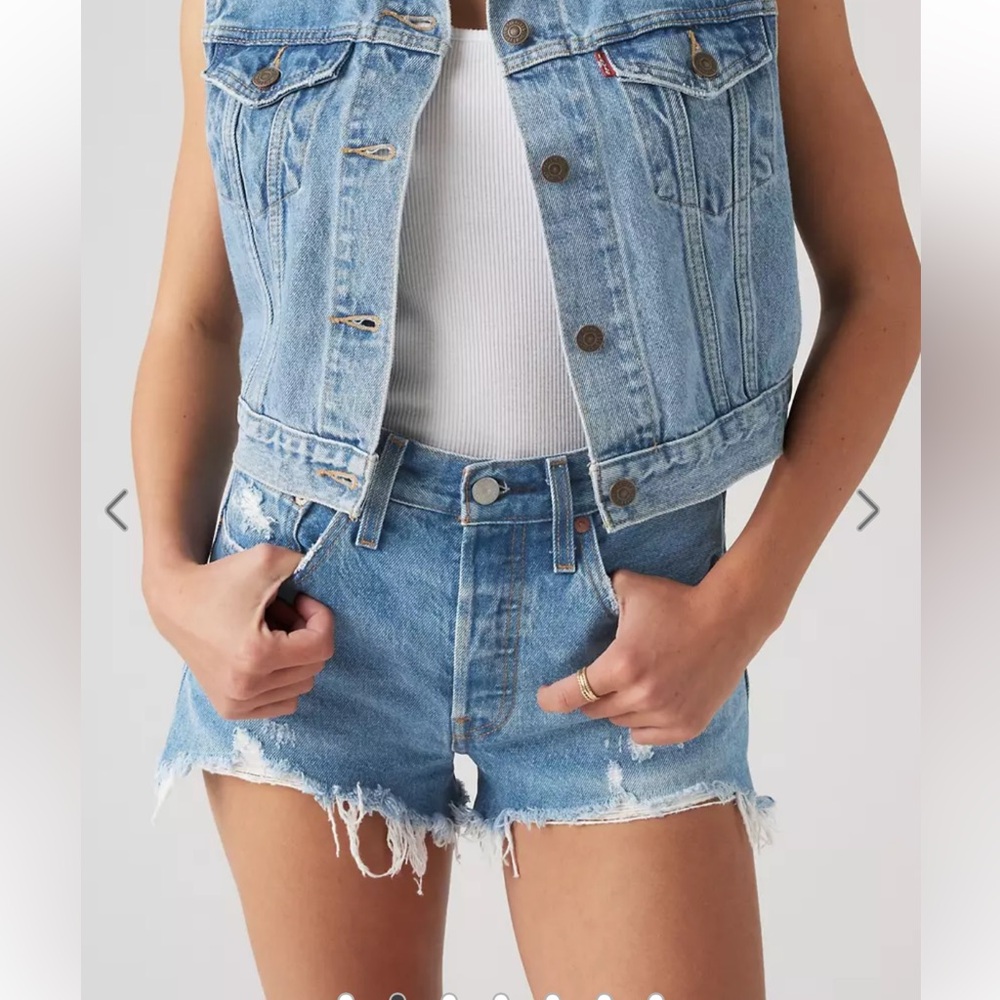 Levi’s 501 Cut Off Denim Shorts, Size 28